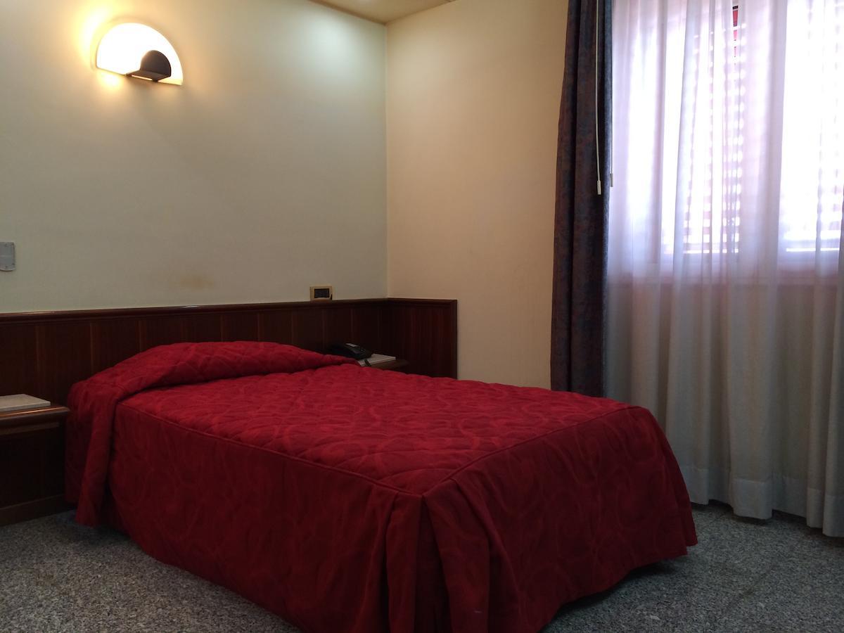 Re Di Cuori Hotel Caianello Phòng bức ảnh